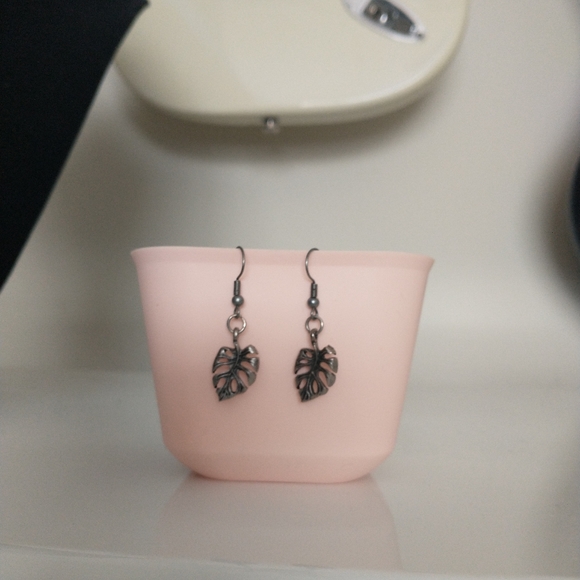 Earrings - Picture 2 of 10